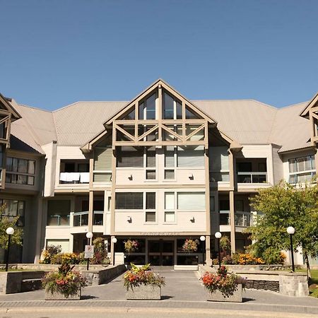 Greystone Lodge Вістлер Екстер'єр фото