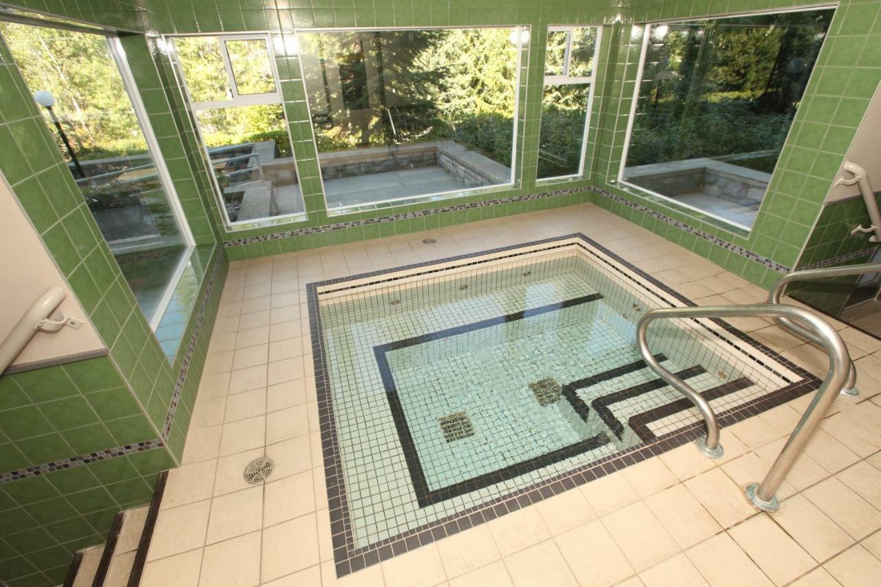 Greystone Lodge Вістлер Екстер'єр фото