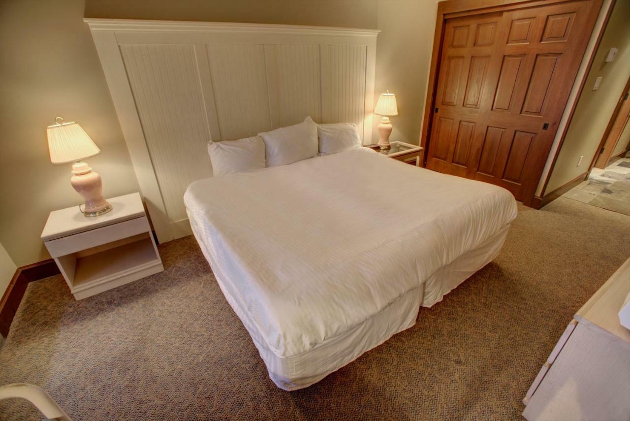 Greystone Lodge Вістлер Екстер'єр фото