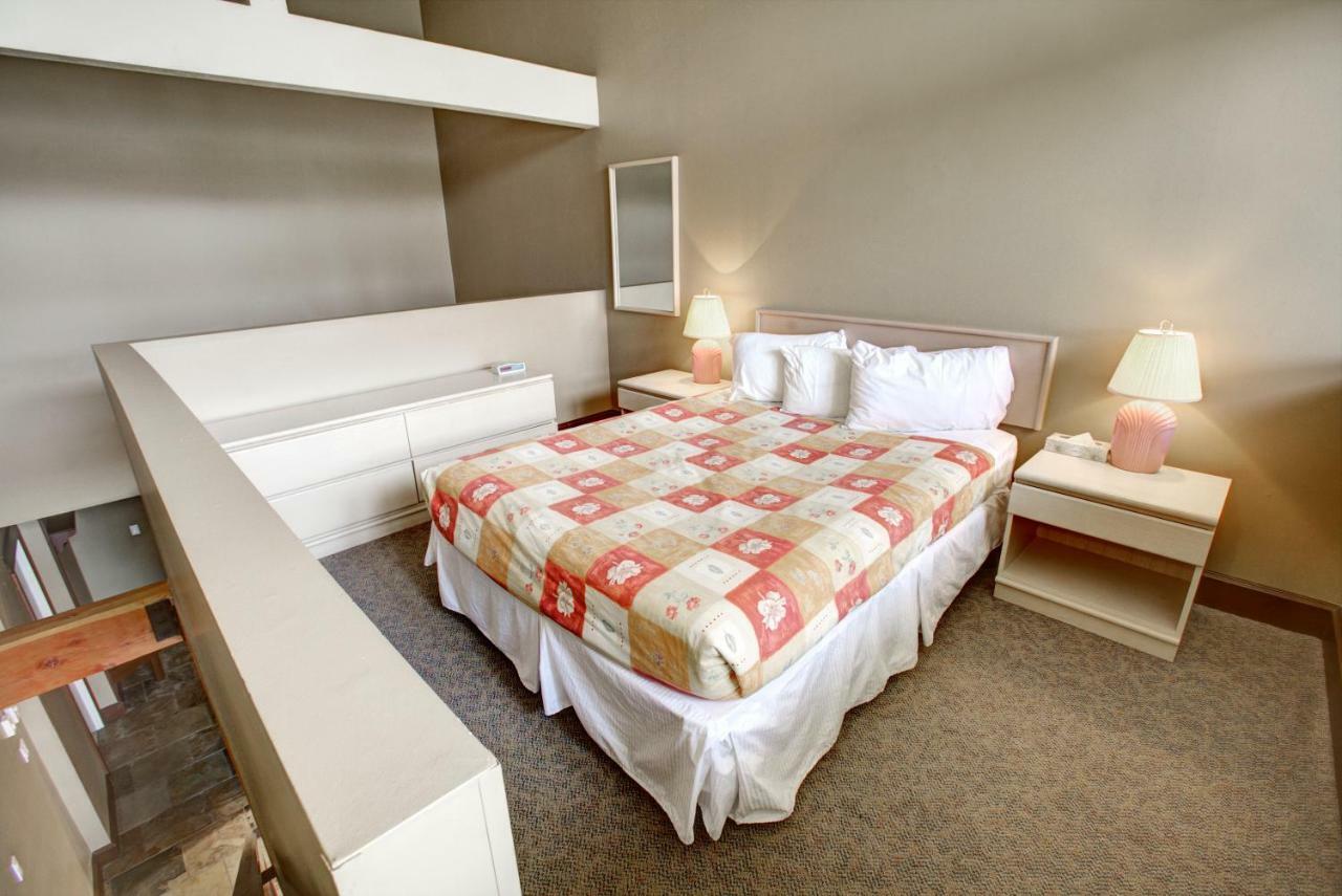 Greystone Lodge Вістлер Екстер'єр фото